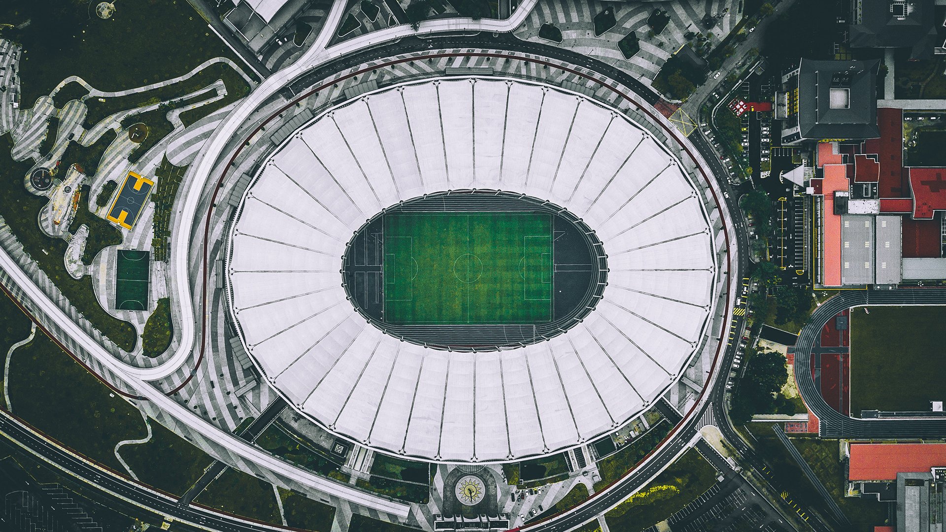 开云网页版-姆巴佩开场5分钟连进两球，曼联防线形同虚设，巴黎风暴撕裂老特拉福德的最后遮羞布，姆巴佩5分钟双响，曼联防线碎如纸